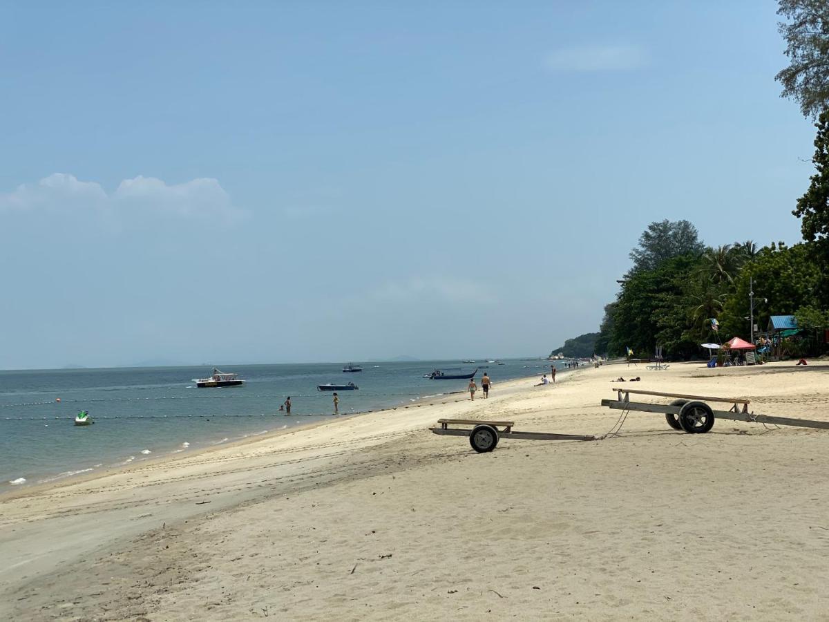 By The Sea @ Luxury Suites, Batu Ferringhi Extérieur photo